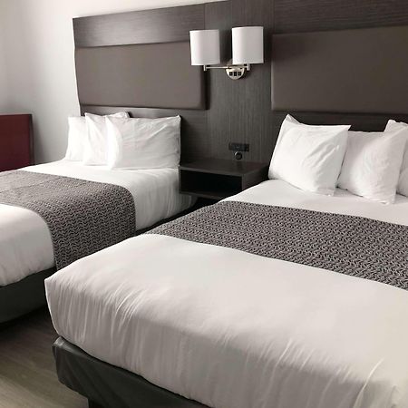 Travelodge By Wyndham Rigaud Екстериор снимка