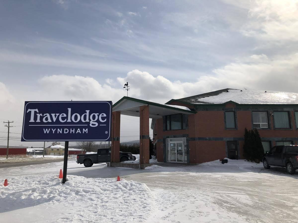 Travelodge By Wyndham Rigaud Екстериор снимка