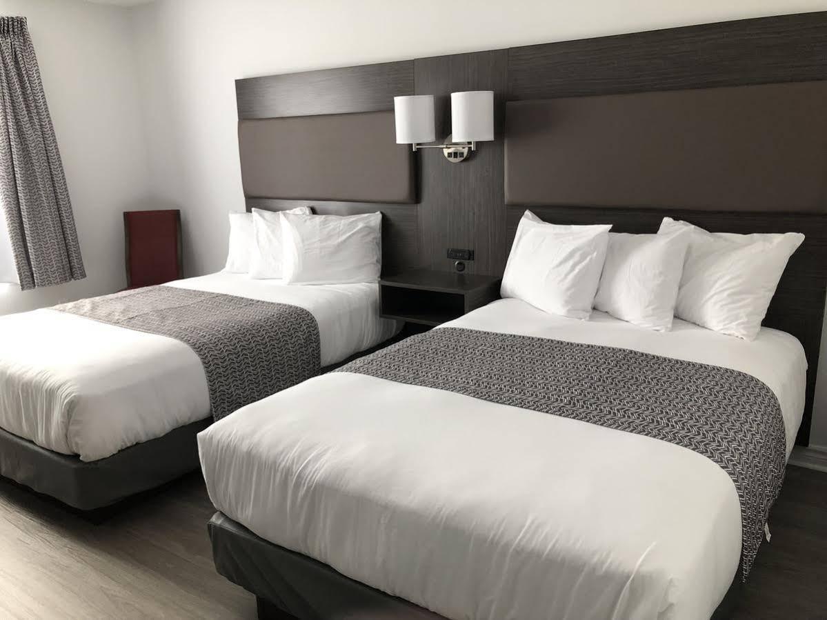 Travelodge By Wyndham Rigaud Екстериор снимка